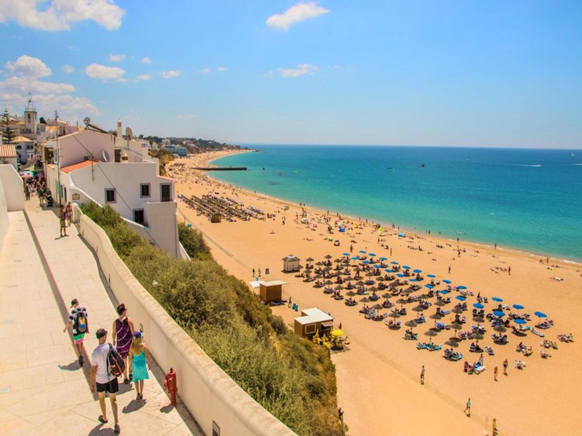 Apartment Luxury 3 Bedroom Apartment, Pool Garden Views *