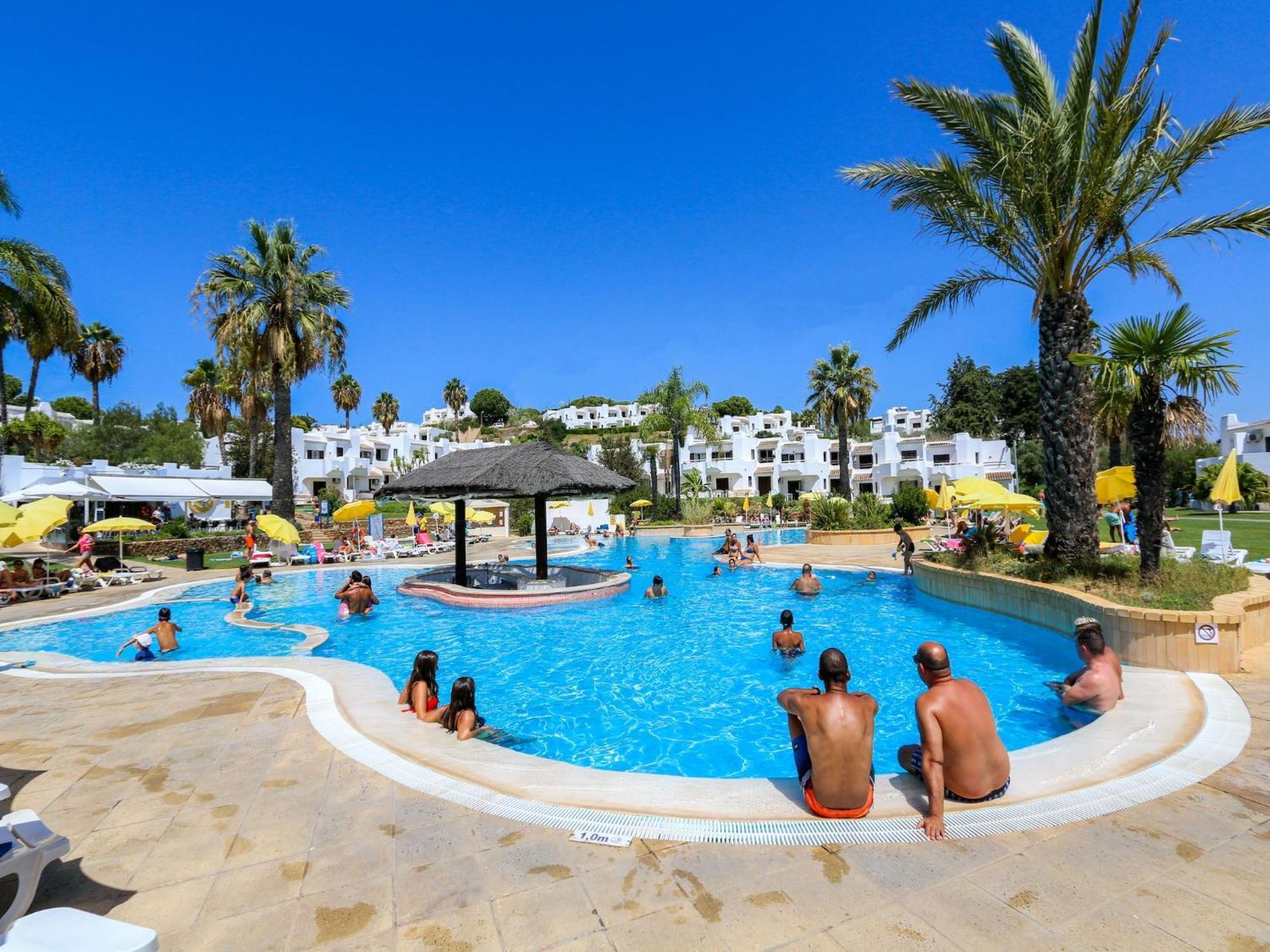 Luxury 3 Bedroom Apartment, Pool Garden Views *