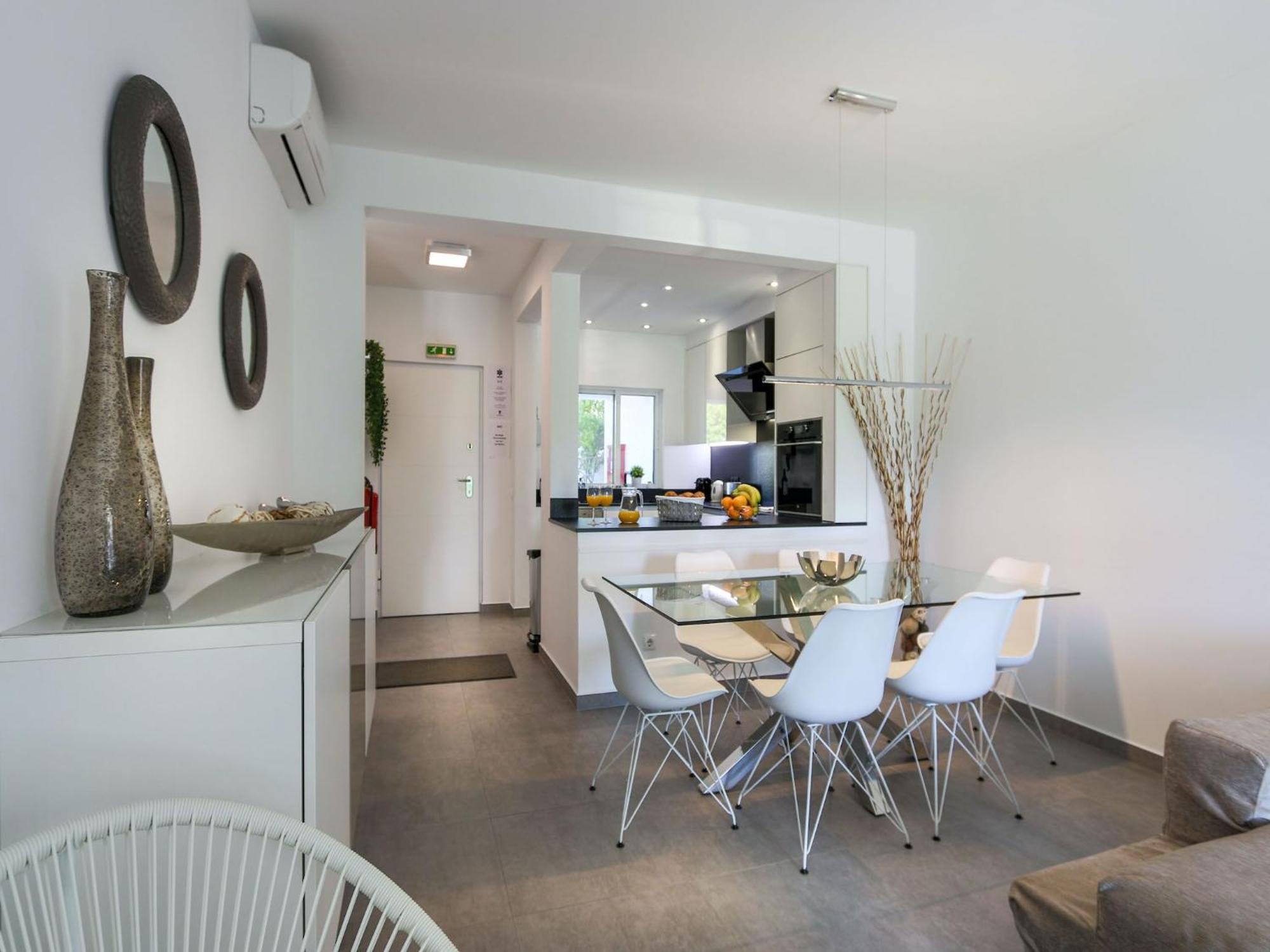 Apartment Luxury 3 Bedroom Apartment, Pool Garden Views
