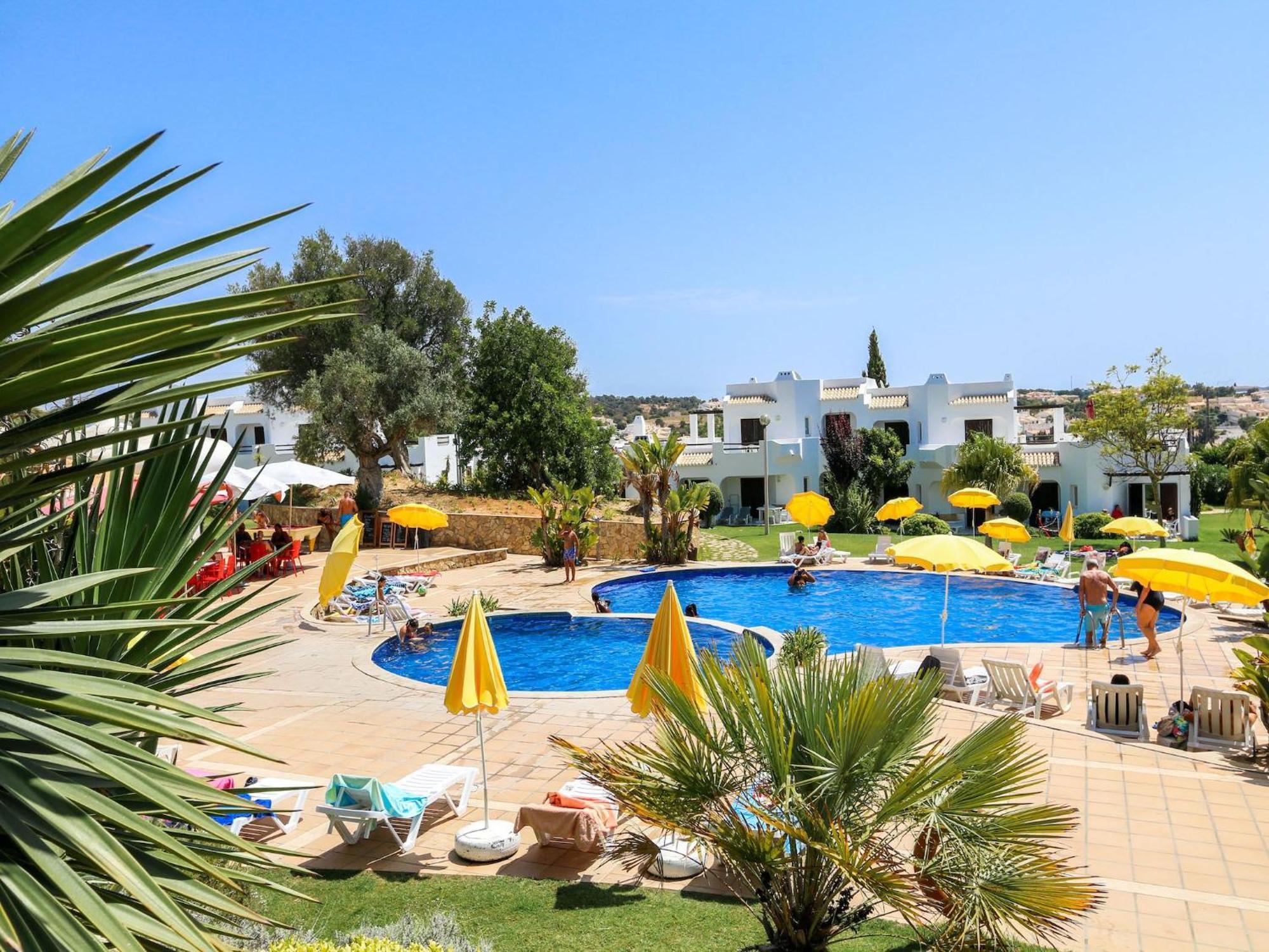 Apartment Luxury 3 Bedroom Apartment, Pool Garden Views Albufeira