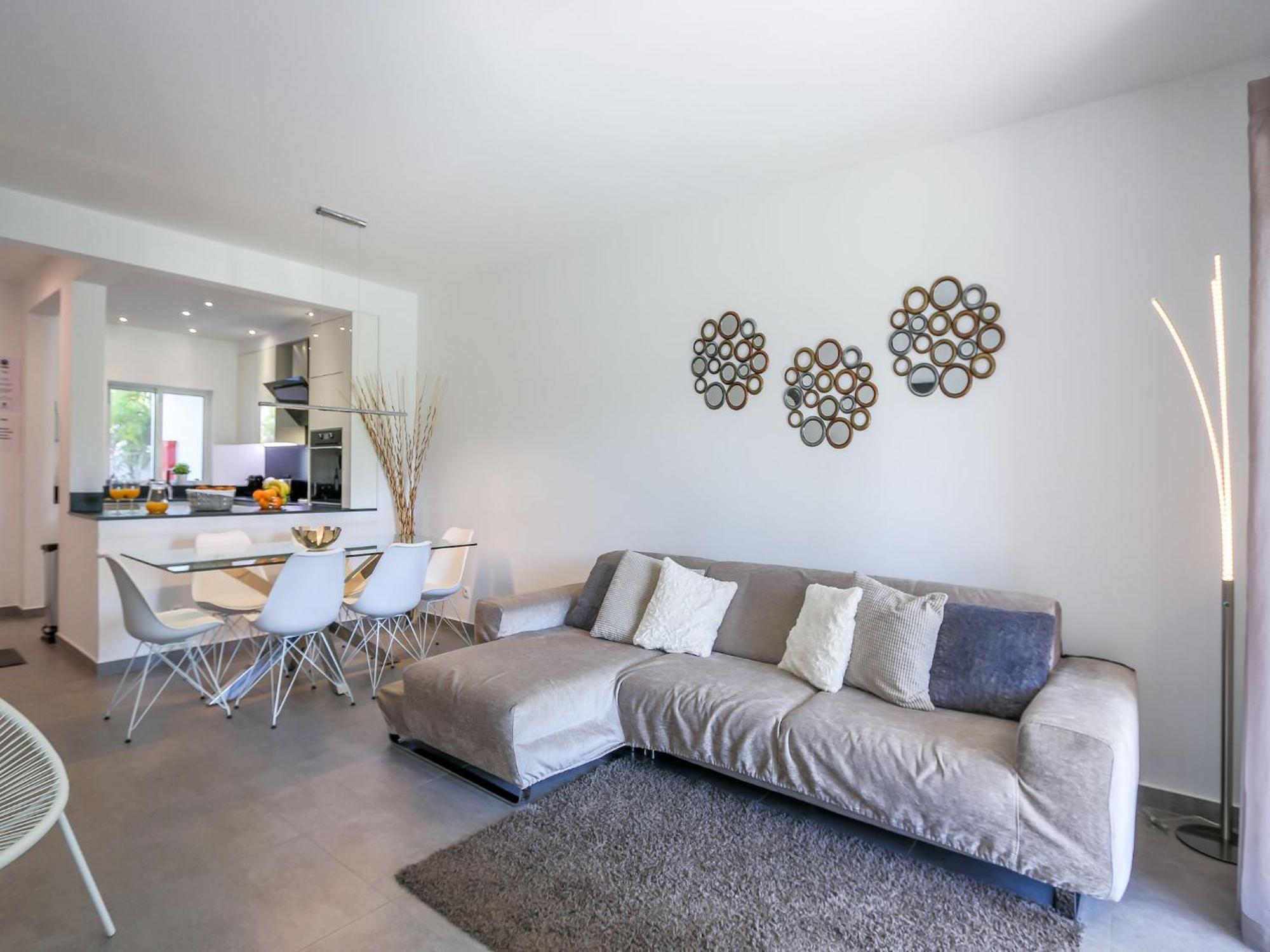 Luxury 3 Bedroom Apartment, Pool Garden Views Apartment *